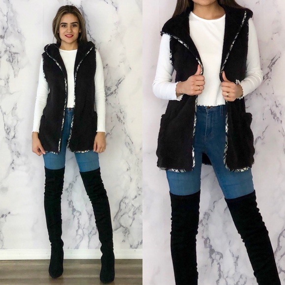 Black Fleece Vest - Picture 2 of 3